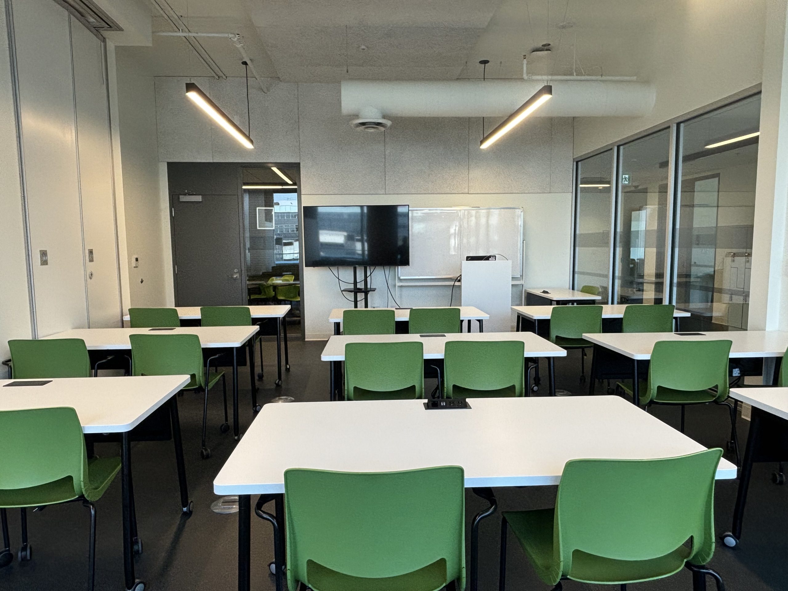 【現地支店サポート付】LCI Language School Vancouver（旧：LAB  Languages Across Borders Vancouver） 8・15・22・29日間